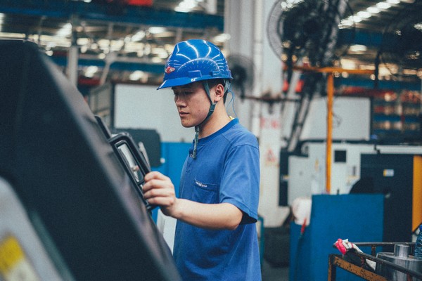 曾妄想当厨师，却成数控车工大家