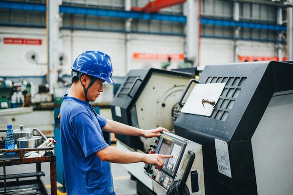 曾妄想当厨师，却成数控车工大家