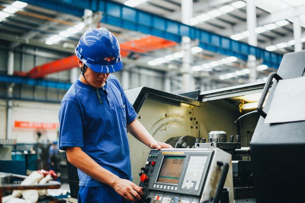 曾妄想当厨师，却成数控车工大家