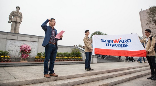 爱岗敬业，践行雷锋心灵