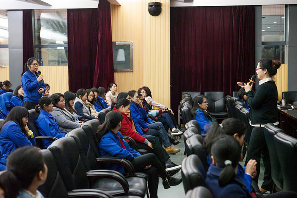 欢度三八节温暖Z6官网家