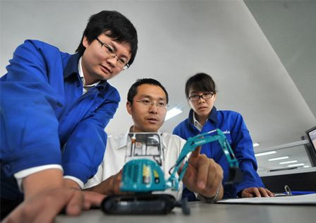 新华社报路：Z6官网智能蝉联全球工程机械50强