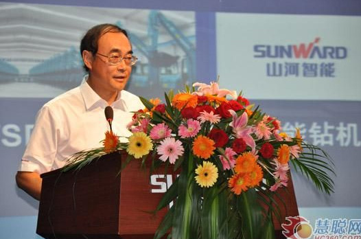 慧聪网——Z6官网智能双动力头强力多职能钻机工法钻研会进行