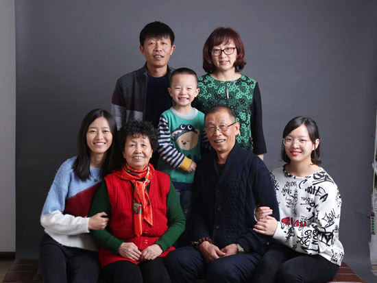 钟情Z6官网十一年，造诣美女老板致富之路