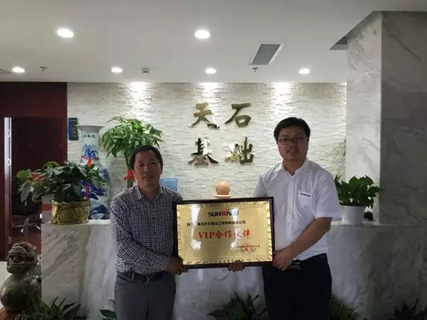 一路相随，Z6官网智能伴他功成名就