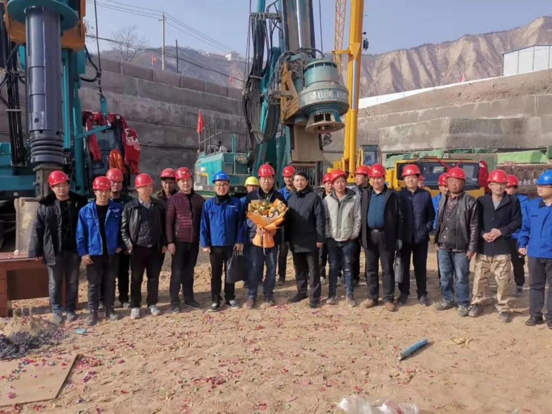 金戈铁马工程路 风雨无阻选Z6官网