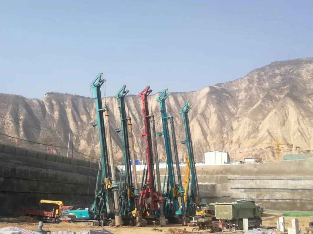 金戈铁马工程路 风雨无阻选Z6官网