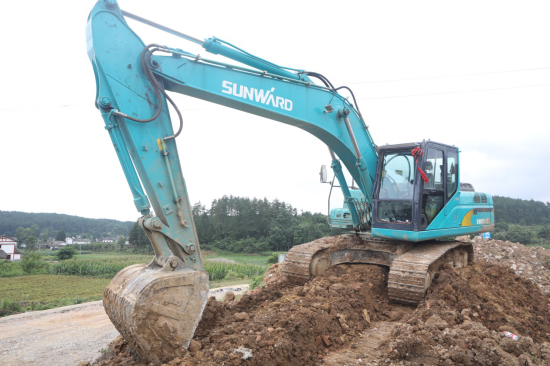 六年六台挖机 邓老板是个“Z6官网迷”