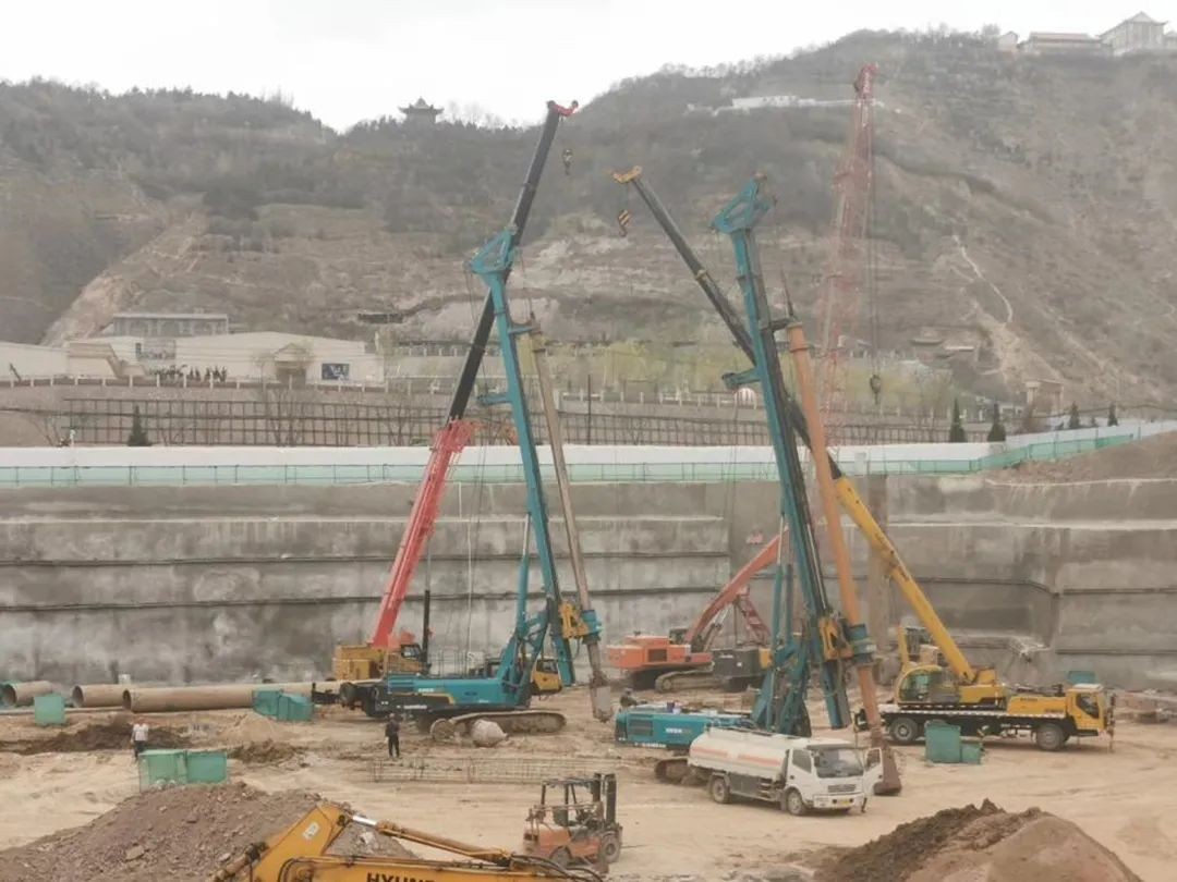 金戈铁马工程路 风雨无阻选Z6官网