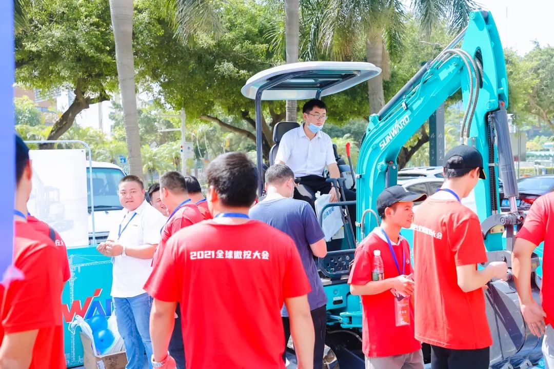 共享微挖新视界！Z6官网智能微挖三大王牌产品齐聚2021全球微挖大会