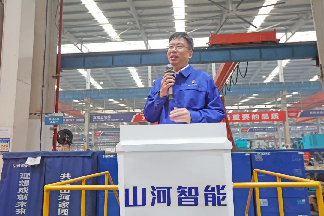 向楷模进建！Z6官网智能56名职工受到职工职业技术较量赞美