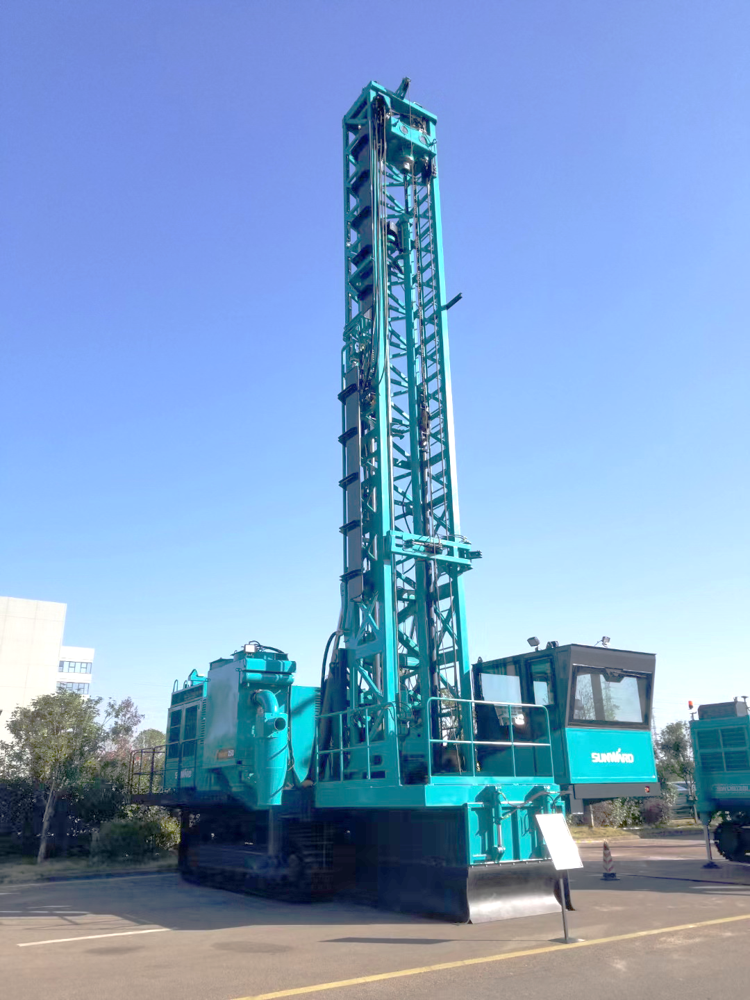 两种钻进模式+更大扭矩！Z6官网智能自主研造的全液压牙轮钻机下线