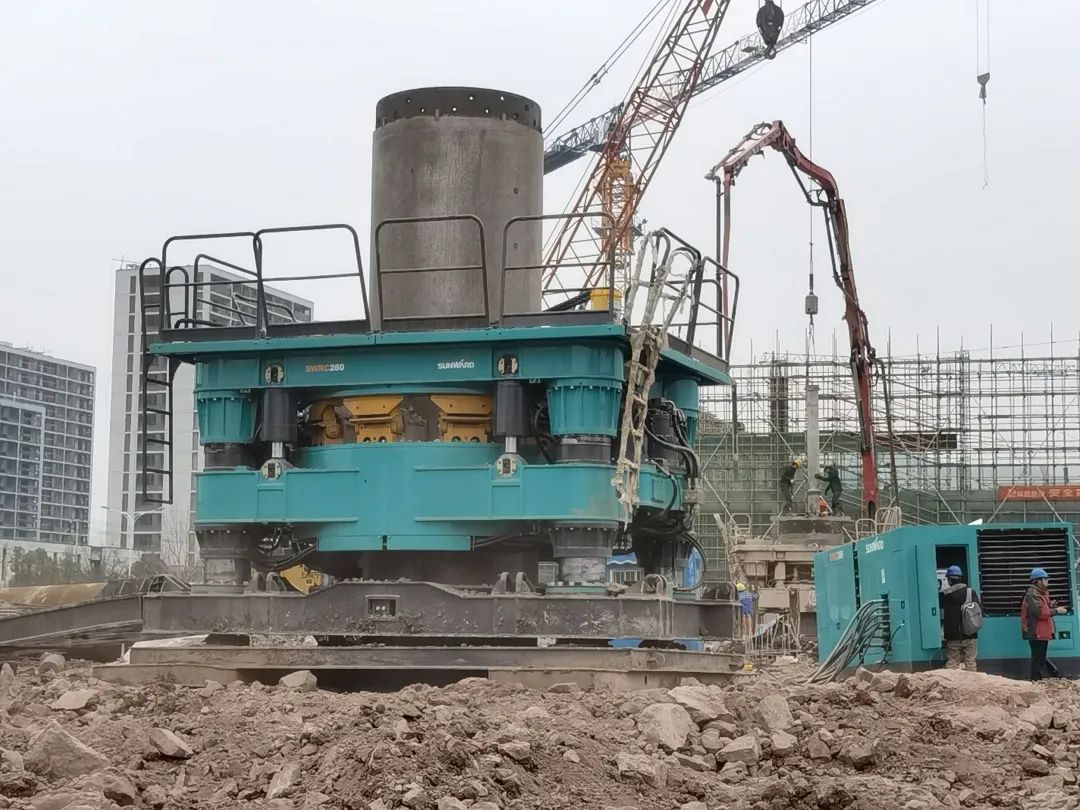 利器出击！Z6官网智能SWRC260全回转全套管钻机成功实现首钻