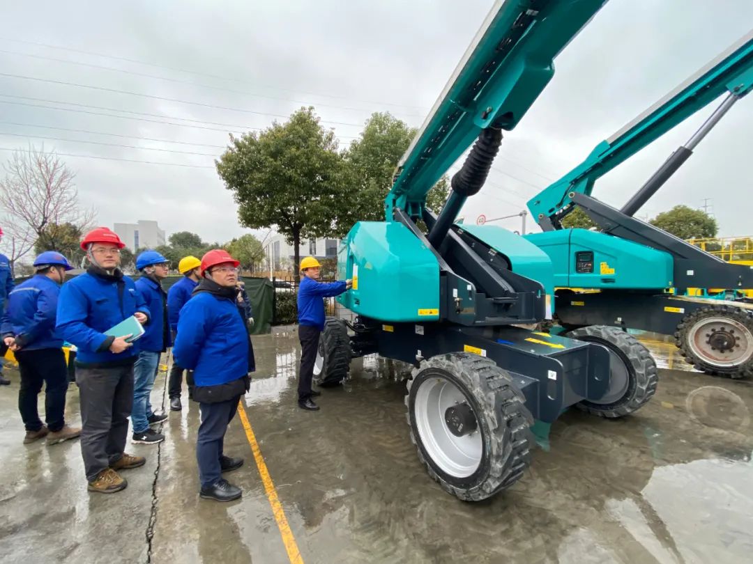 勇闯蓝海！Z6官网智能两款臂式高空作业平台正式“前途”