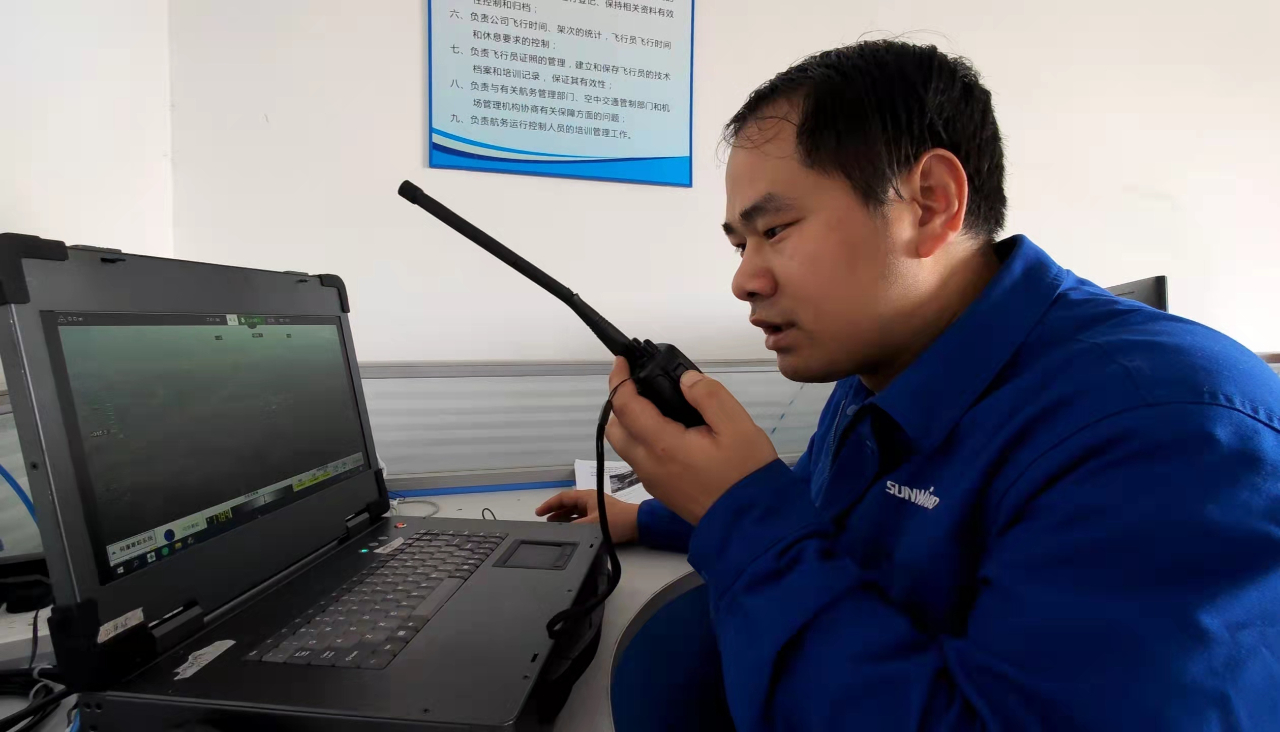 火情就是号令！湖南航空应急接济队Z6官网机组展示“Z6官网快率”