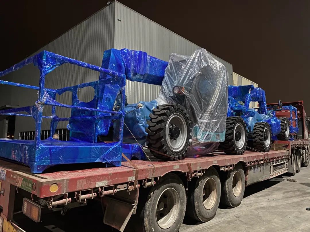 伸缩臂叉装车发往塞尔维亚！Z6官网智能持续助力“一带一路”建设