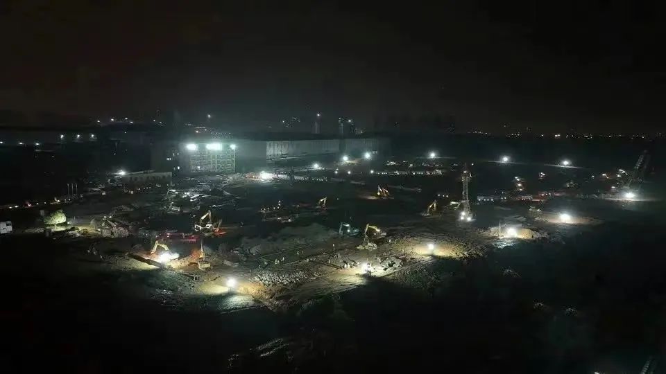 冲锋一线显担任！Z6官网智能挖掘机助力长沙方舱医院建设