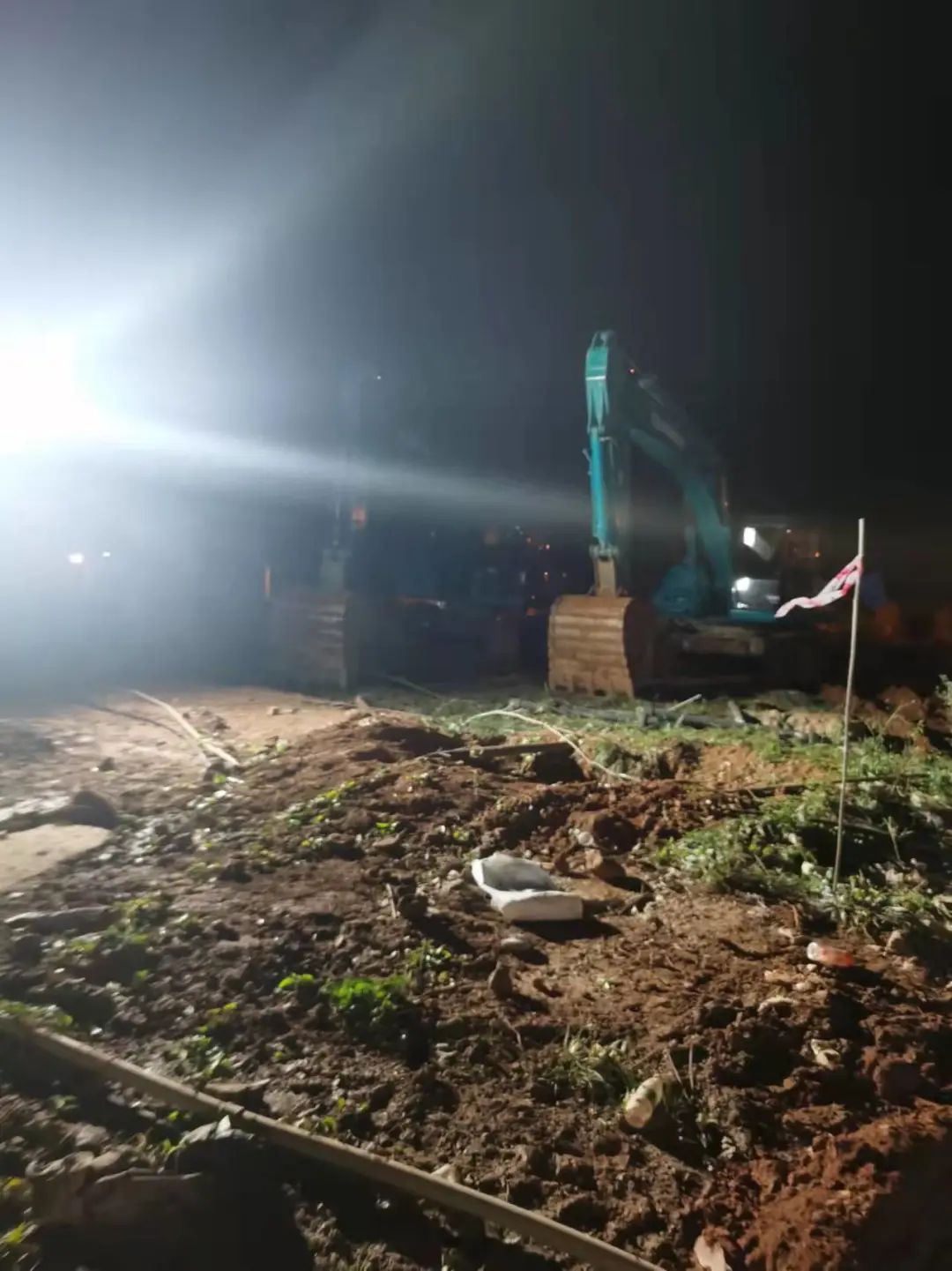 冲锋一线显担任！Z6官网智能挖掘机助力长沙方舱医院建设