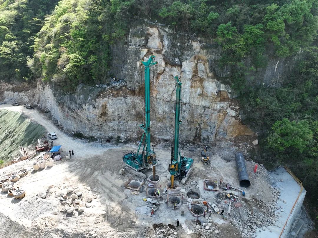 展示施工“奇效”！Z6官网智能旋挖钻机强势助力炉慈高快公路建设