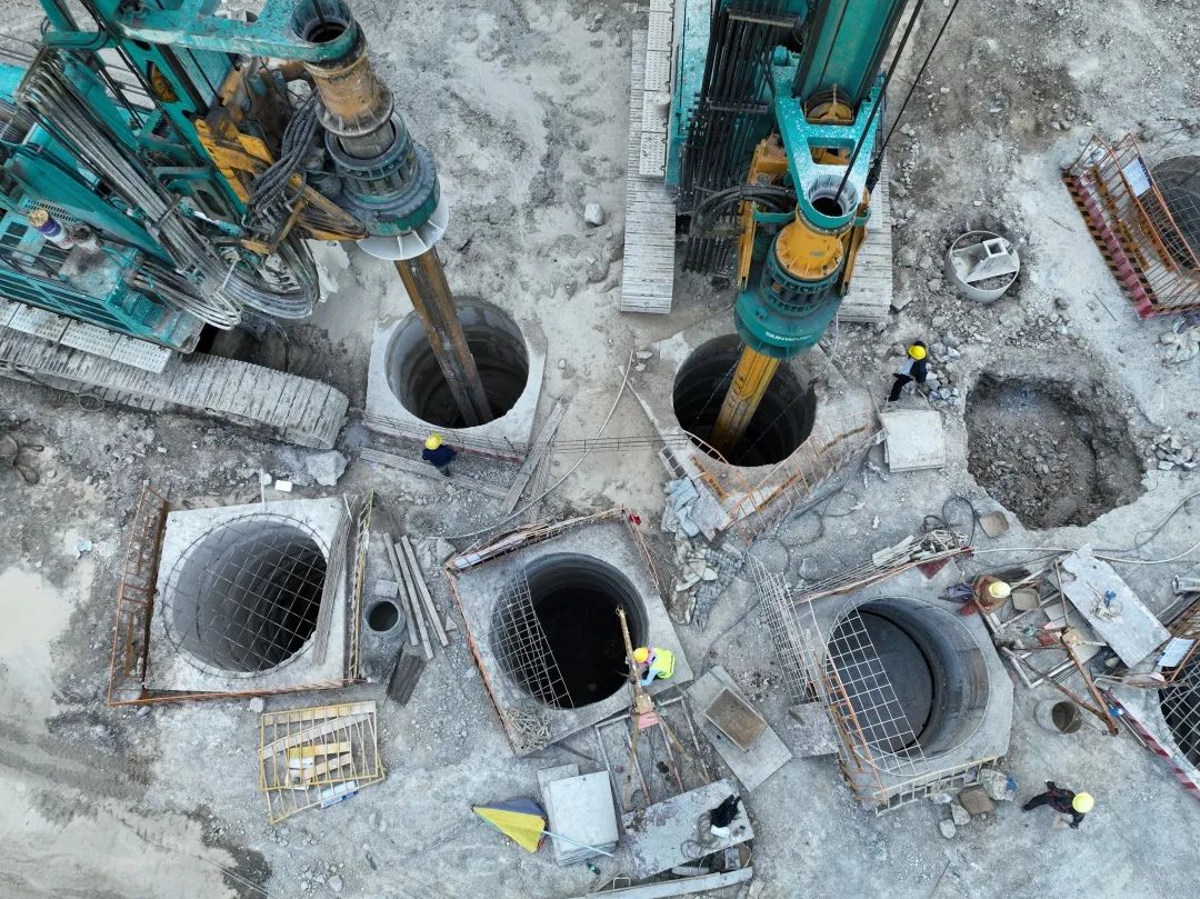 展示施工“奇效”！Z6官网智能旋挖钻机强势助力炉慈高快公路建设