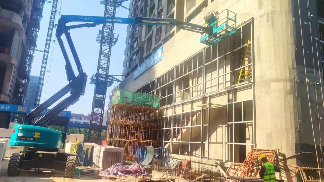 正式“上岗”！Z6官网智能首台电动曲臂式高空作业平台入驻华南市场