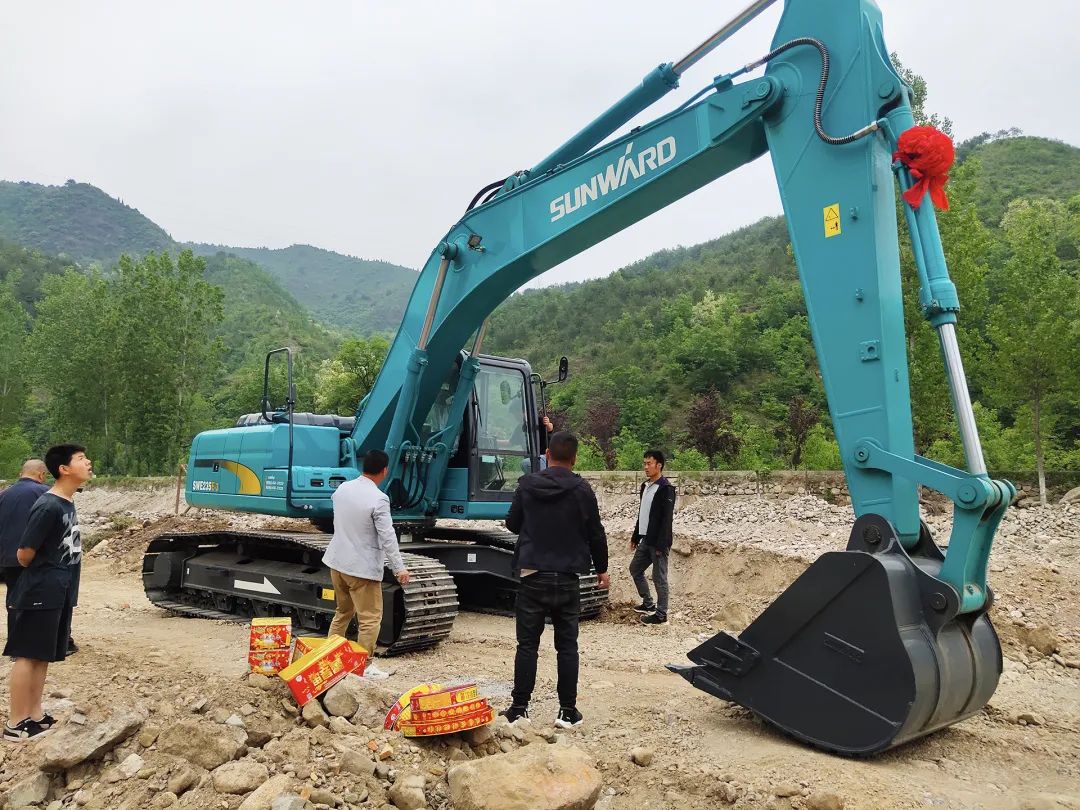 三员Z6官网挖机“悍将”收服“铁粉”一枚，凭什么？