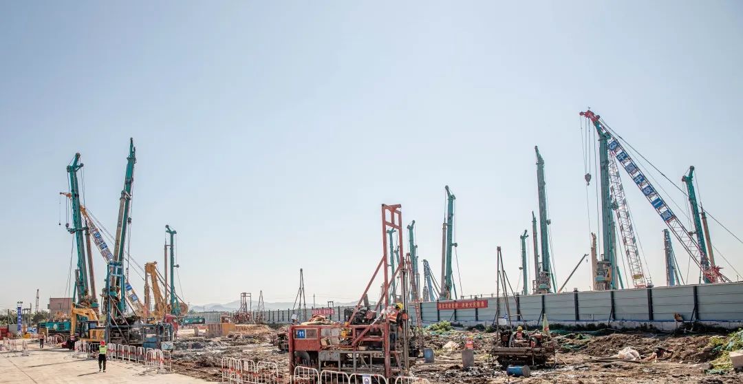 “Z6官网绿”再现大湾区！Z6官网智能旋挖钻机组团助建广州白云机场项目