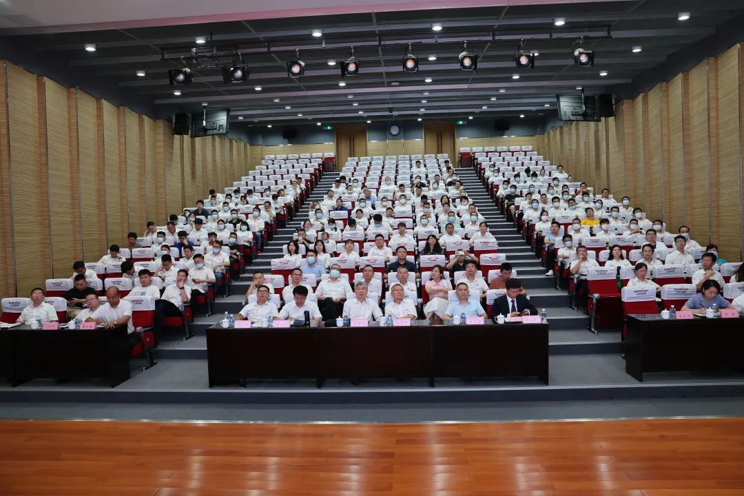 创新引领，智造将来！“2022院士专家长沙杏妆高端设备高质量发展钻研会隆沉进行