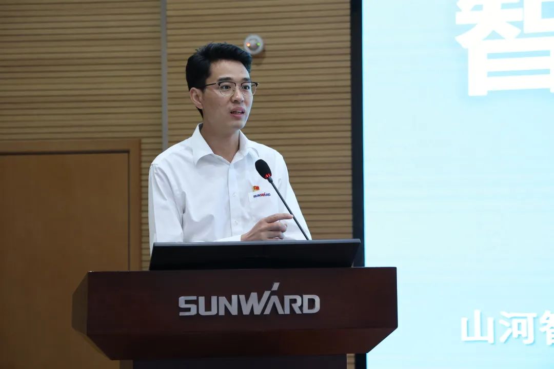 创新引领，智造将来！“2022院士专家长沙杏妆高端设备高质量发展钻研会隆沉进行