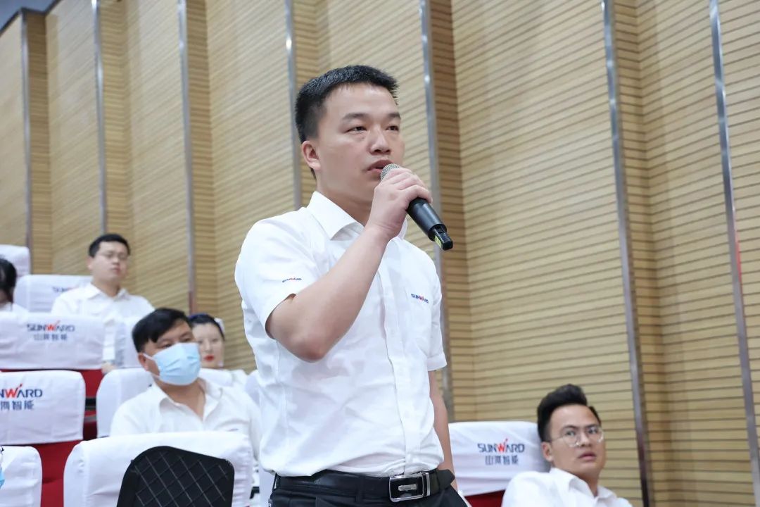 创新引领，智造将来！“2022院士专家长沙杏妆高端设备高质量发展钻研会隆沉进行