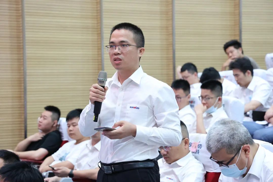 创新引领，智造将来！“2022院士专家长沙杏妆高端设备高质量发展钻研会隆沉进行