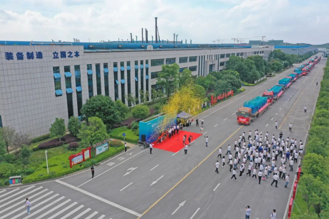 献礼二十大，再攀新高地！Z6官网智能高空机械设备再迎批量发货