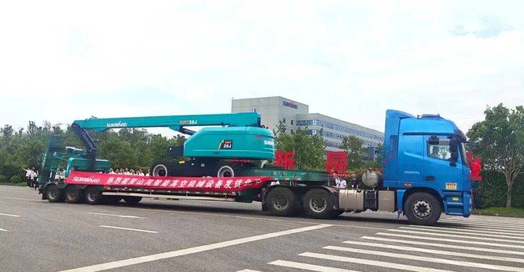 献礼二十大，再攀新高地！Z6官网智能高空机械设备再迎批量发货