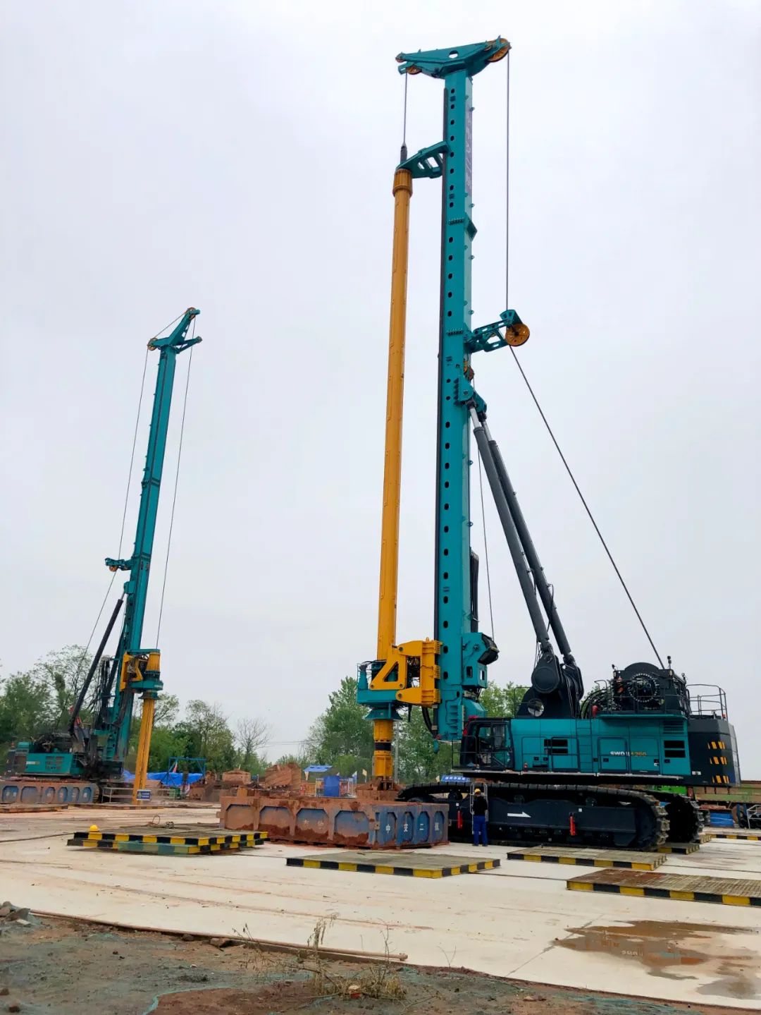 “创造施工事业！”他们和Z6官网智能“超等桩备”一路助建燕矶长江大桥