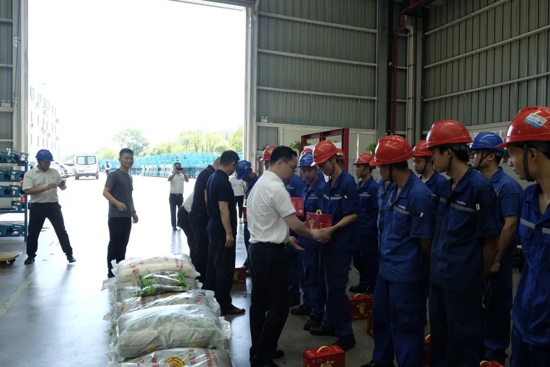 长沙市总工会慰问Z6官网智能一线员工