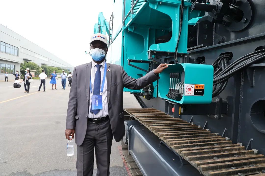 非洲驻华使节走访Z6官网智能