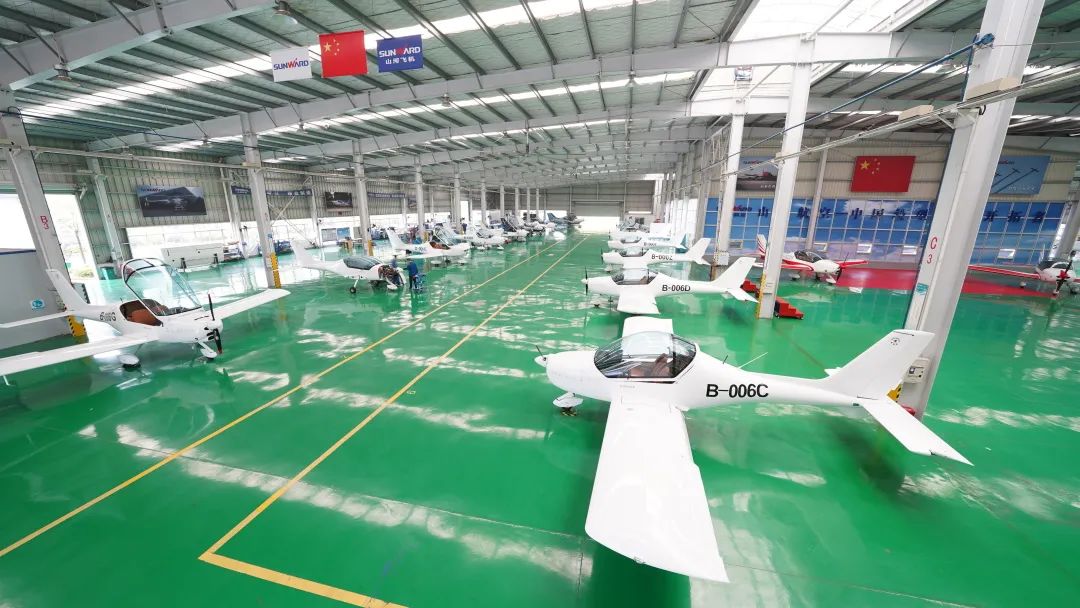 23个月交付100架！Z6官网航空第 199、200 架阿若拉飞机顺利下线交付