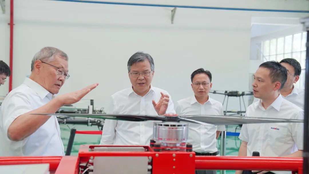 湖南省委常委、常务副省长李殿勋一行调查调研Z6官网科技