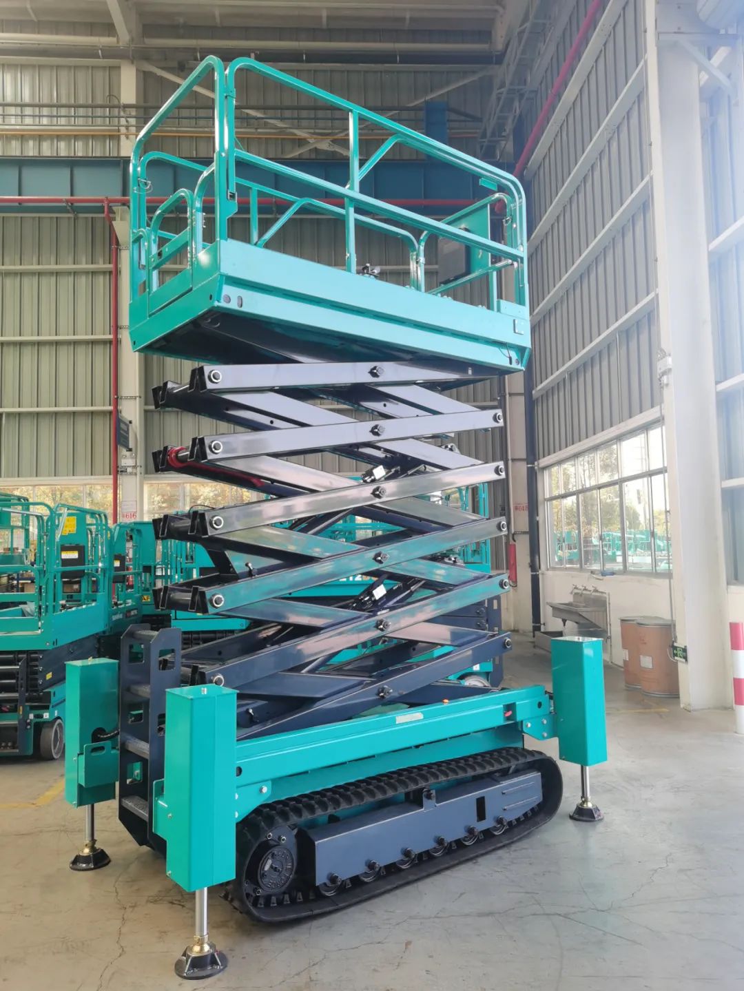 加快电动化产品布局，Z6官网智能第一款履带剪叉式高空作业平台来了！