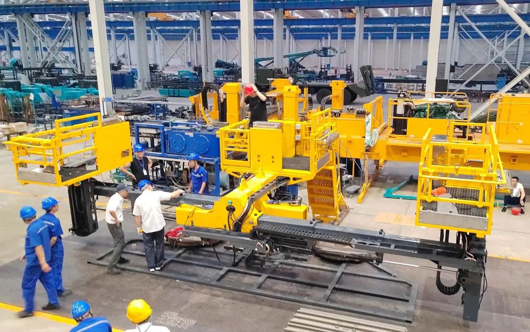 为铁路运输保驾护航！Z6官网智能自主研造首套三平台作业装置成功交付