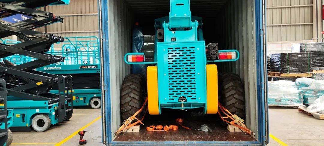 单笔采购金额千万元！Z6官网智能伸缩臂叉装车批量出口