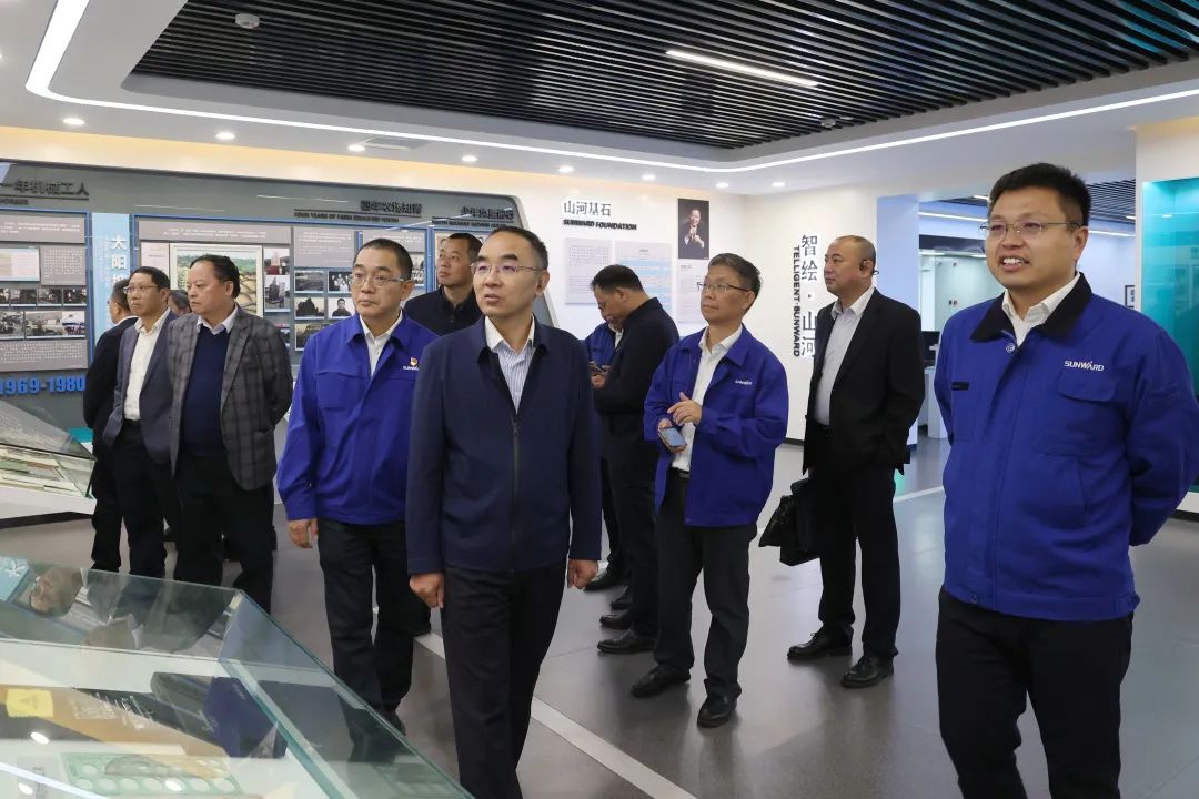 强强结合，夯实湖南工程建设湘军！Z6官网智能与湖南路桥签定战术合作和谈