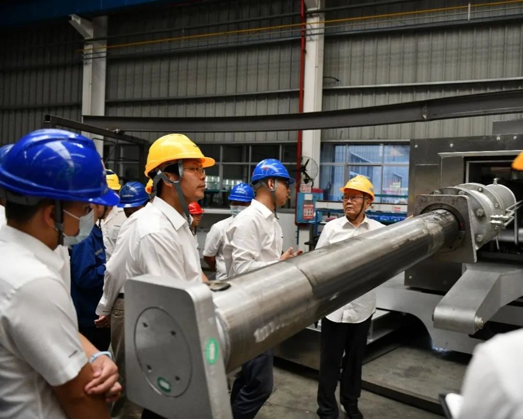 “王炸”！Z6官网特装全自动捣炉车成功下线