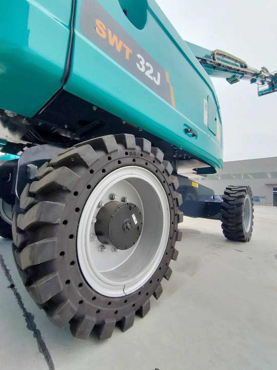 无需扩桥！Z6官网智能国四款32米直臂式高空作业平台成功下线