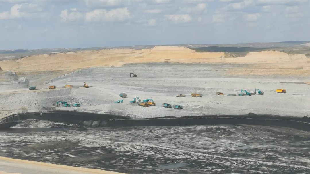 腾远添智能新绿，Z6官网巨更始能源矿卡批量交付