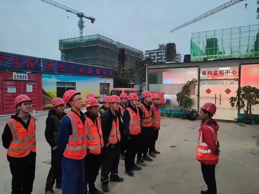 最新进展！中铁Z6官网深圳地铁3号线低-白盾构区间左线顺利贯通