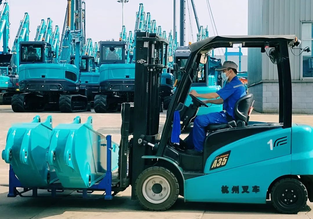 劳动庆幸，创造伟大！纪录那些平庸且伟大的劳动瞬间