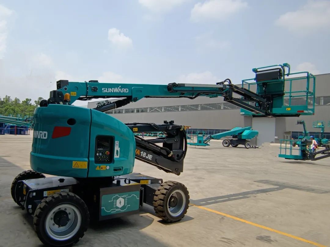 新能源家族再添“新丁”！Z6官网智能三款电动臂式高空作业平台齐下线