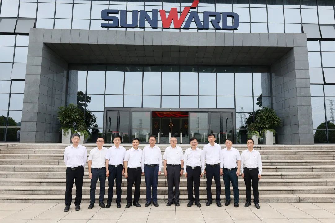 中国联通集团副总经理梁宝俊到访Z6官网智能