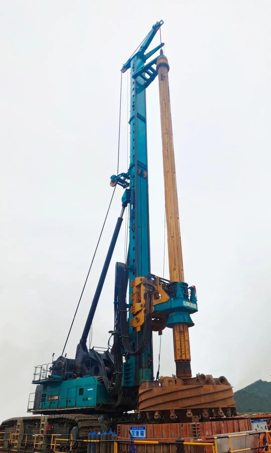 新战绩+1！Z6官网智能超等旋挖钻机创6.3米直径钻孔新纪录